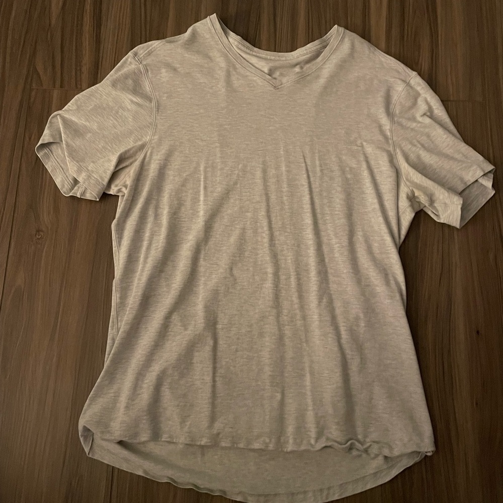 Lulu Lemon 5 year basic tee v-neck 😎👕